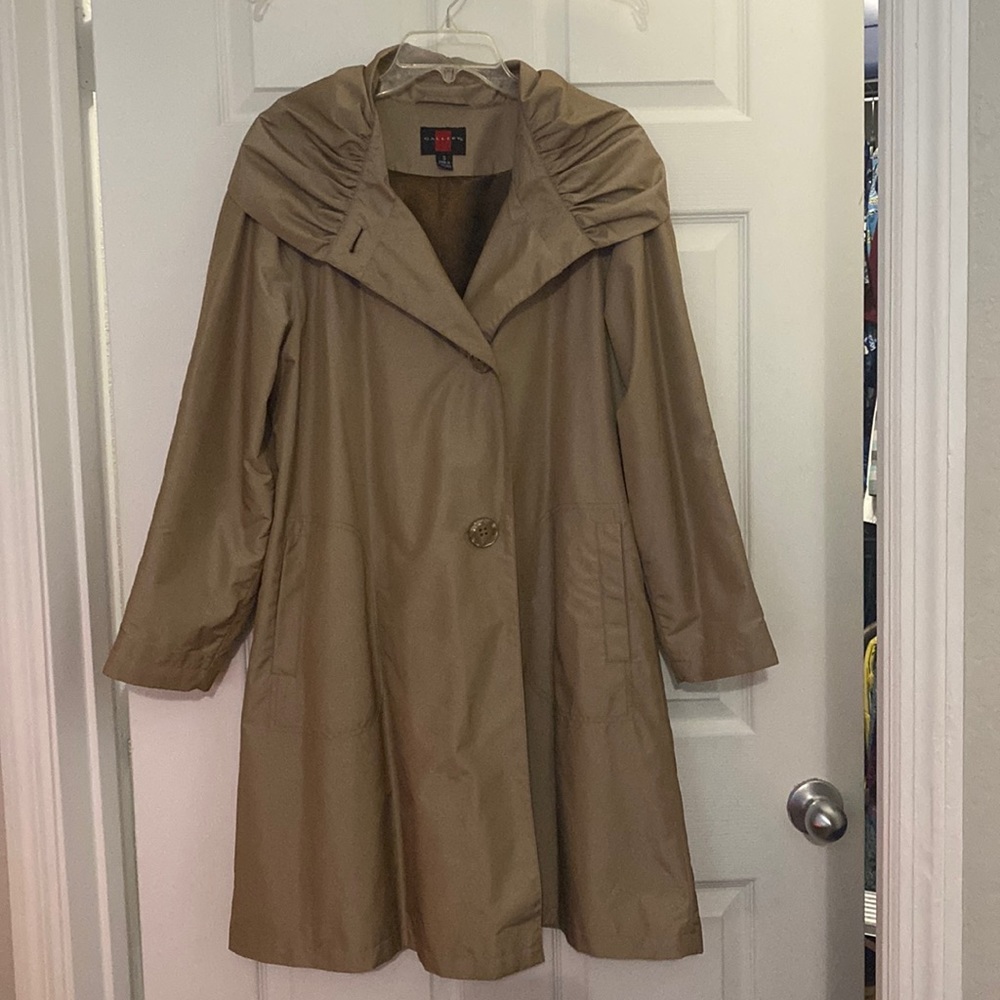 Gallery size Small rain coat.